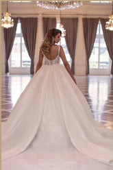Elegant Long Princess A-line Sleeveless Wedding Dresses With Lace